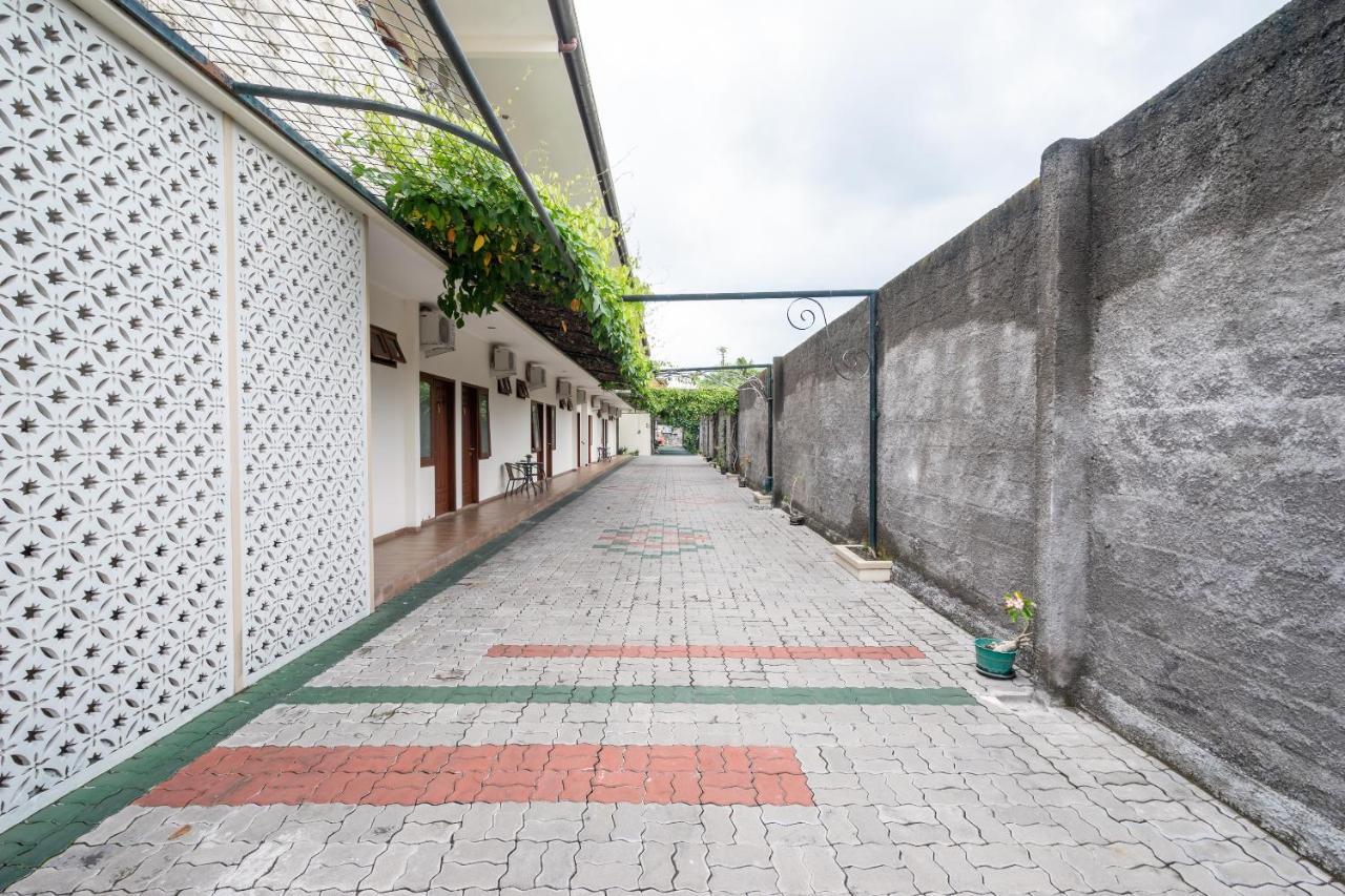 Oyo 2347 Griya Patran Hotel Ngabean Exterior photo