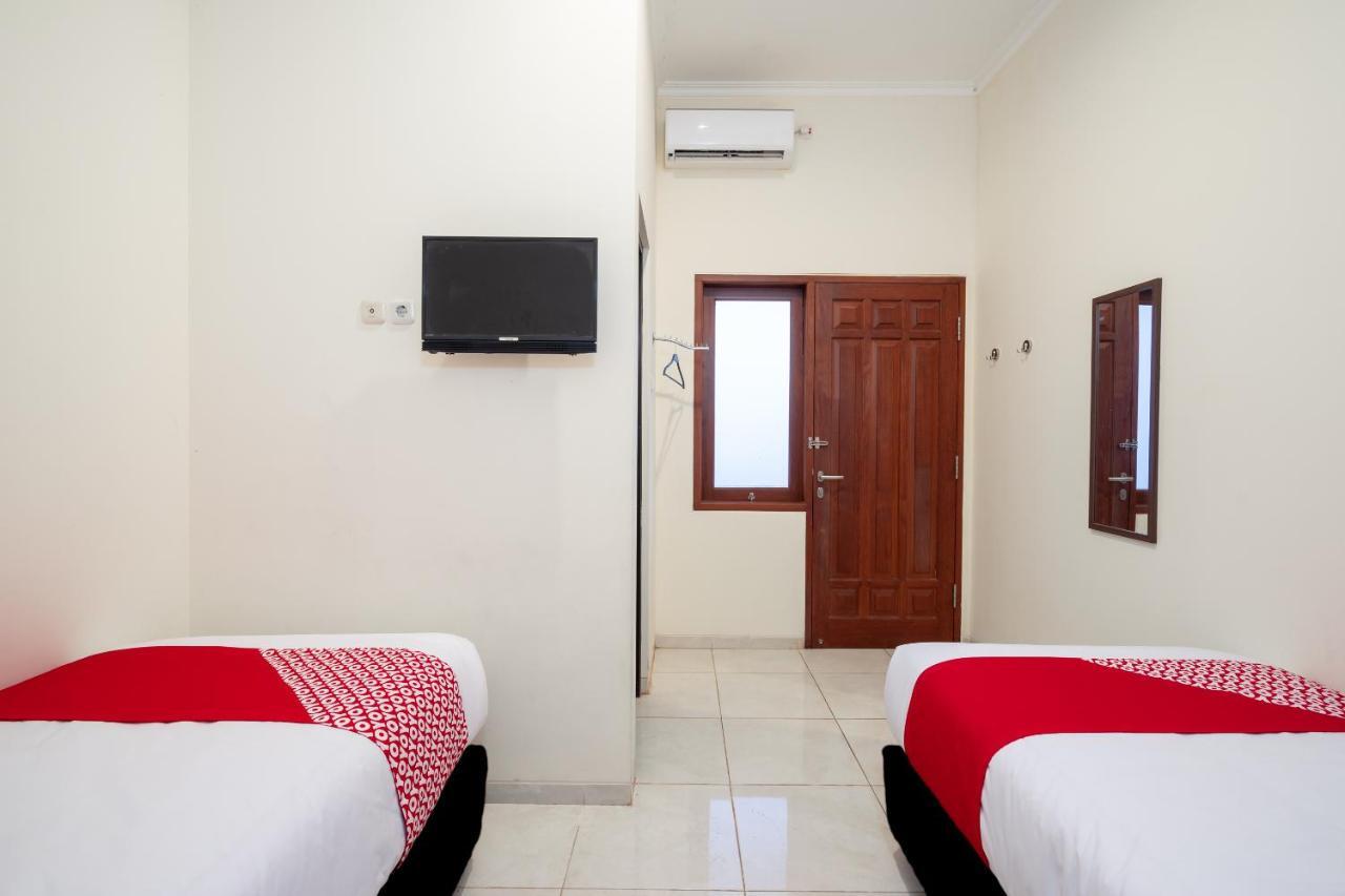 Oyo 2347 Griya Patran Hotel Ngabean Exterior photo